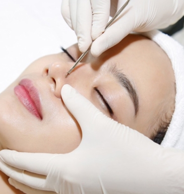 Trị Liệu Da Mụn Trắng Sáng 